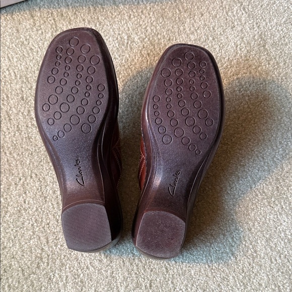 Clarks Women’s Dark Brown Leather Loafers - Picture 5 of 7